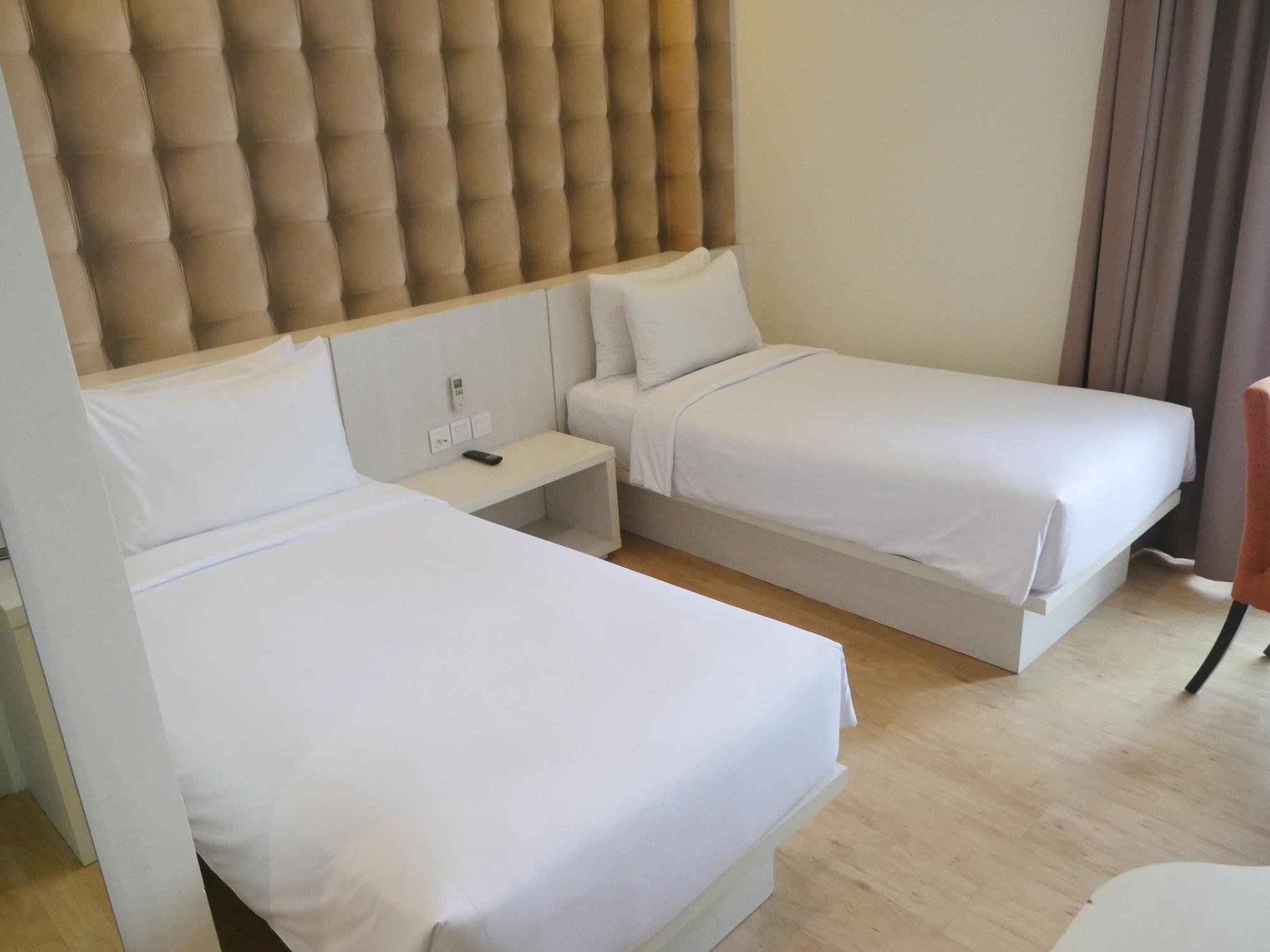 Yasmin Hotel Karawaci Тангеранг Екстериор снимка