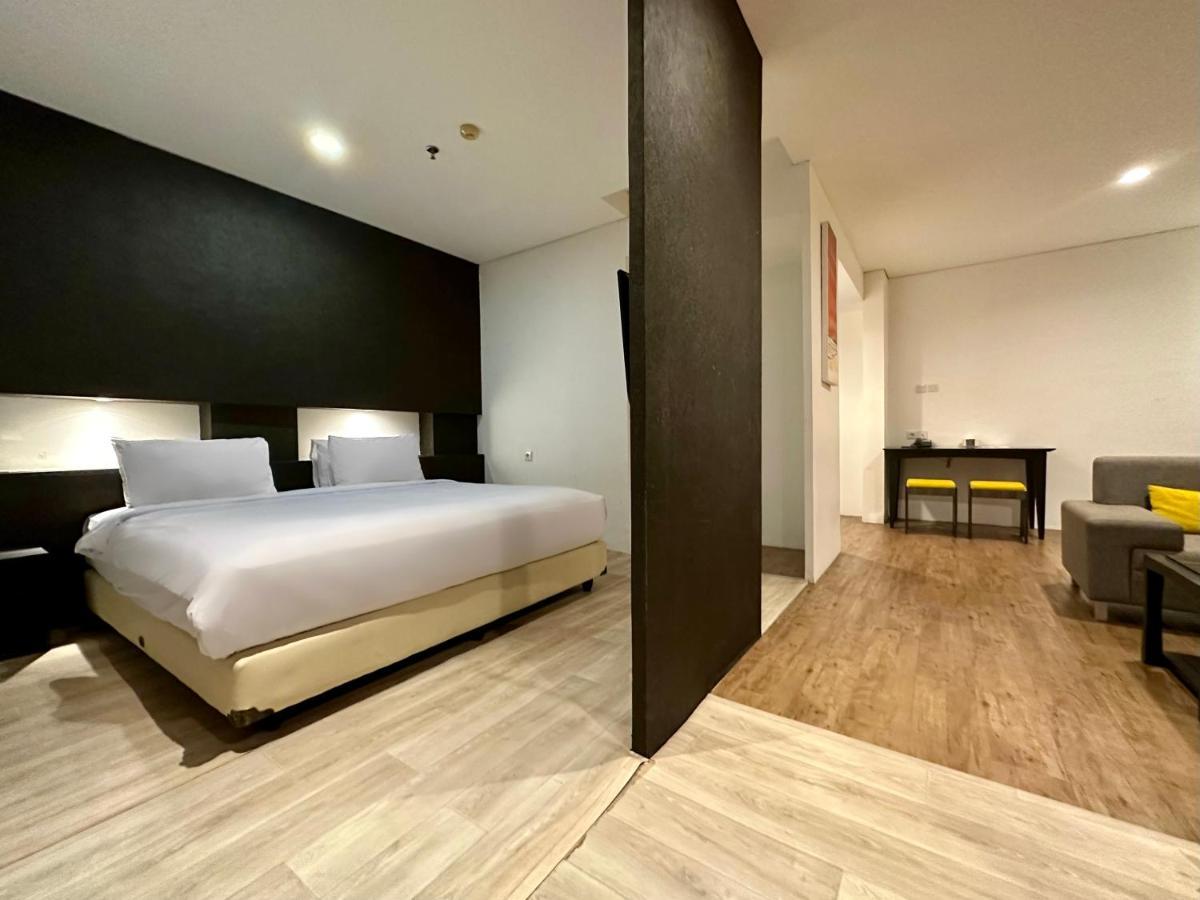 Yasmin Hotel Karawaci Тангеранг Екстериор снимка