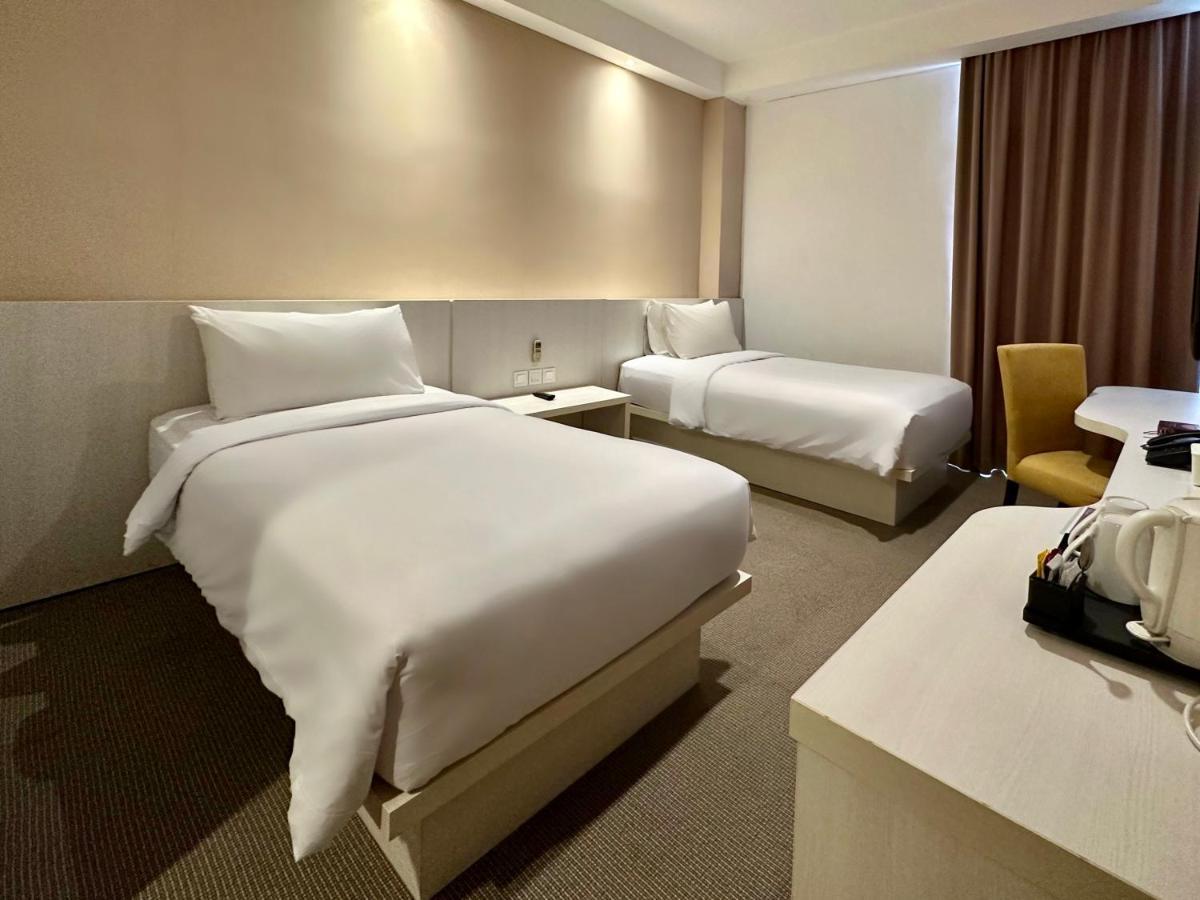 Yasmin Hotel Karawaci Тангеранг Екстериор снимка