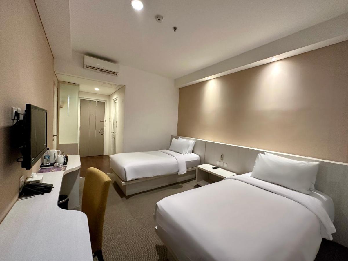 Yasmin Hotel Karawaci Тангеранг Екстериор снимка