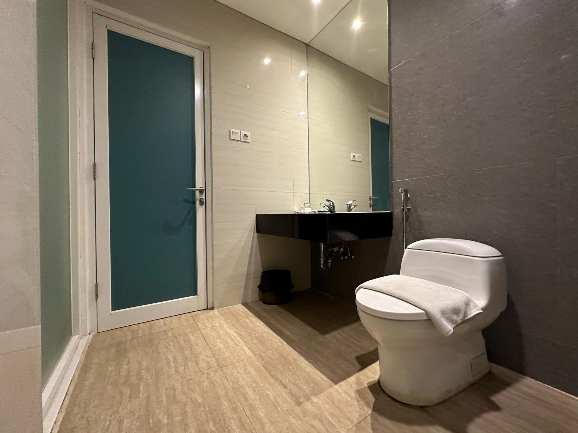 Yasmin Hotel Karawaci Тангеранг Екстериор снимка