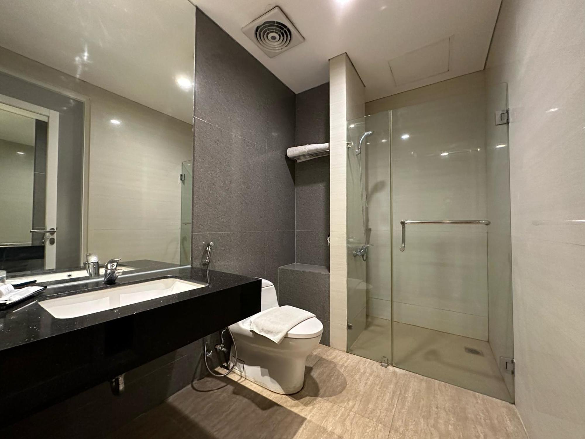 Yasmin Hotel Karawaci Тангеранг Екстериор снимка